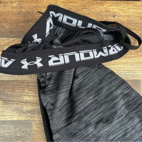 Under Armour Men's Black Athletic Shorts - Picture 6 of 8